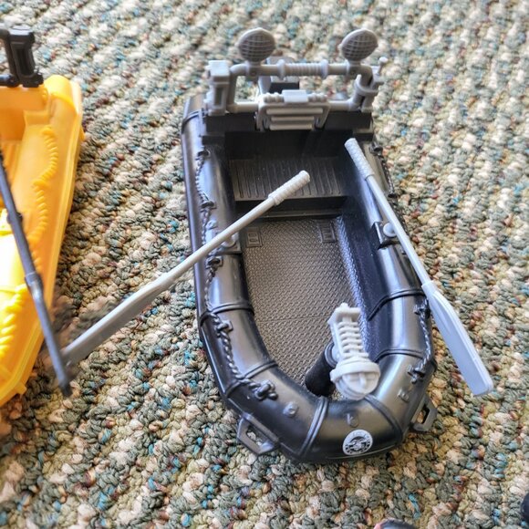 Military Army Soldier Action Figures Large Lot x 9 With Boat Moto Accessories T7 - Picture 3 of 7